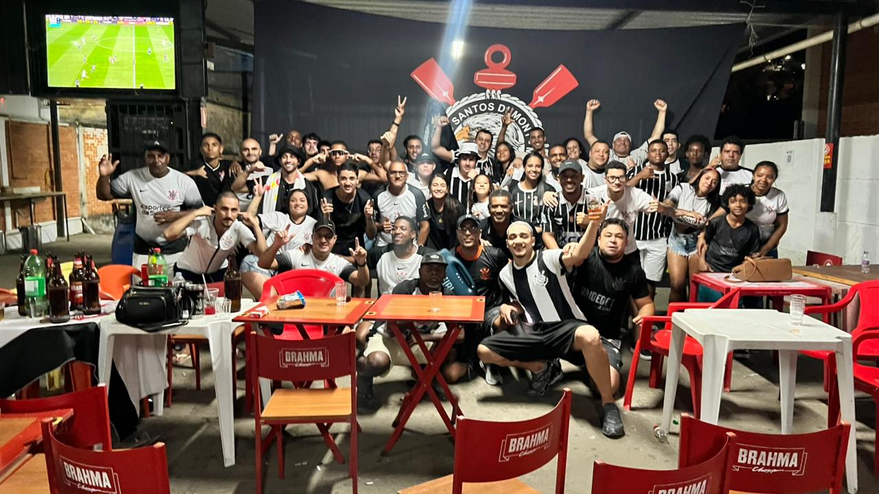 Vídeo: Corinthians conquista título da Copa do Brasil e torcida faz a festa em Santos Dumont